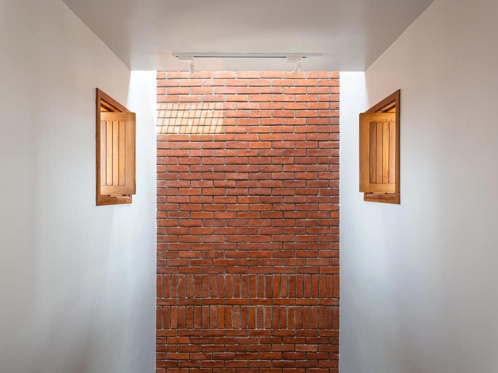 The Brick Box / Dhanesh Gandhi Architects