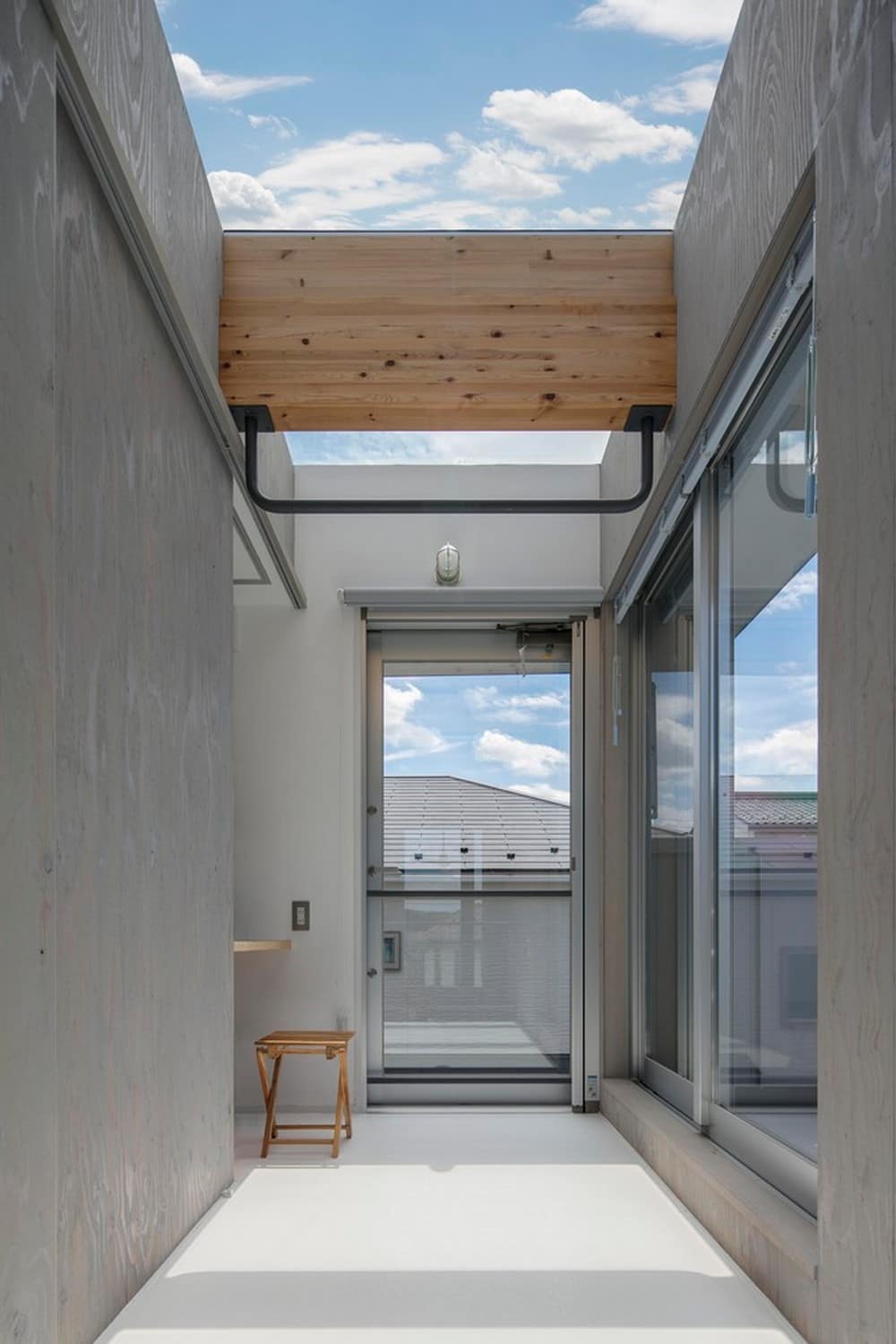 Urban housing for DINKS / Shinsuke Fujii Architects