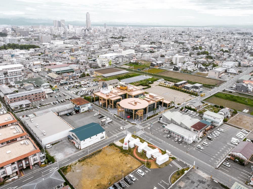 Sweets Bank by Nikken Sekkei - A Large Living Room in the City