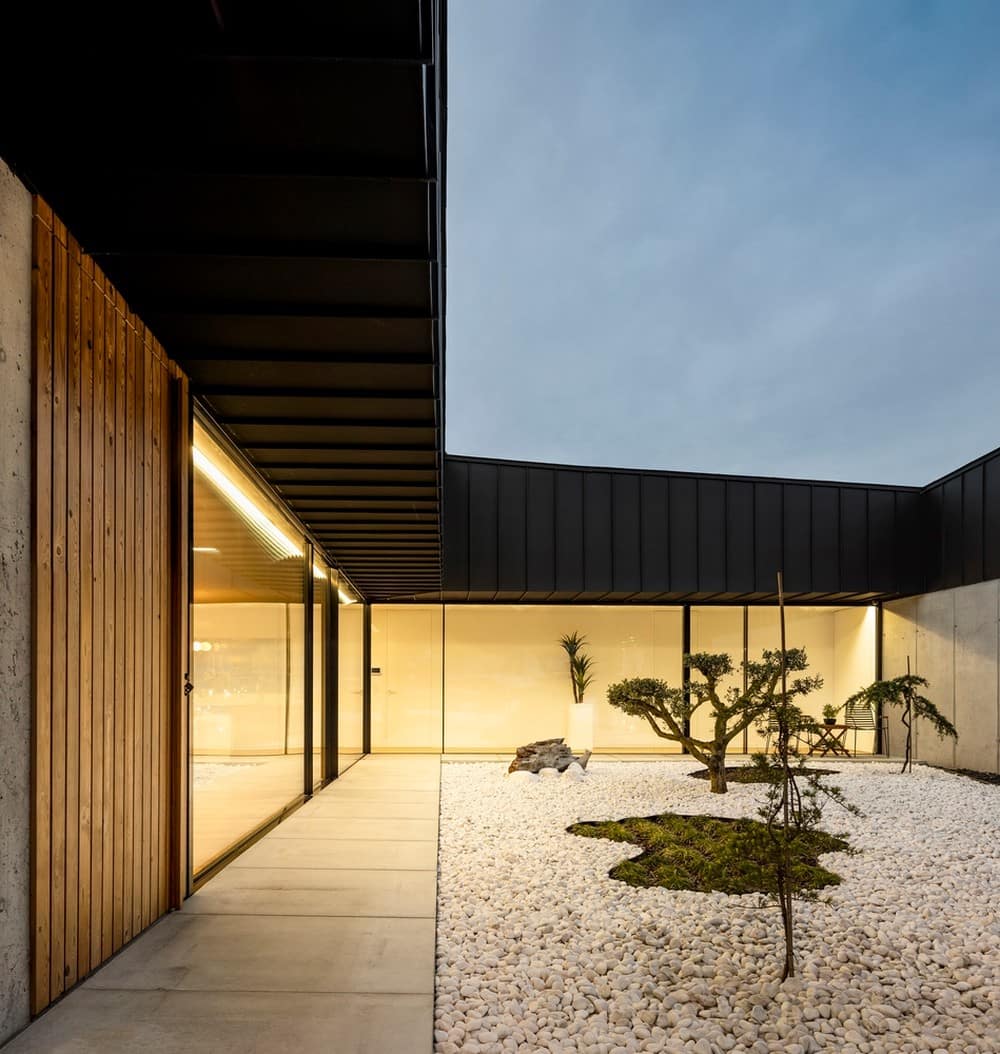 Marinha-Grande House / Contaminar Arquitectos