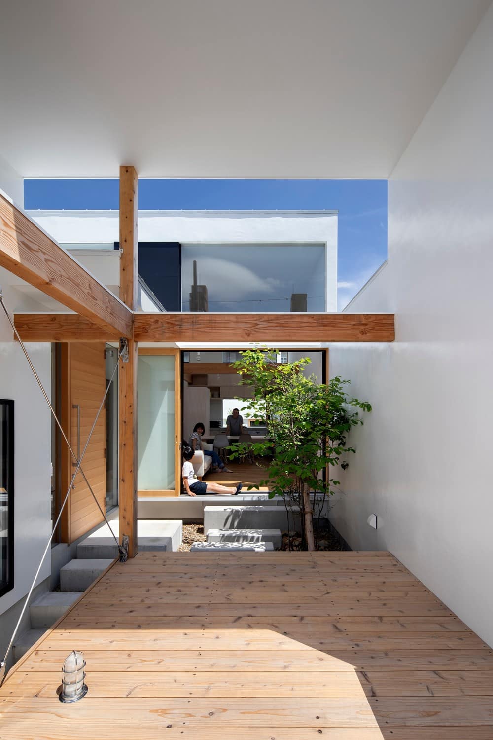 House in Umegaoka, Setagaya City / Container Design