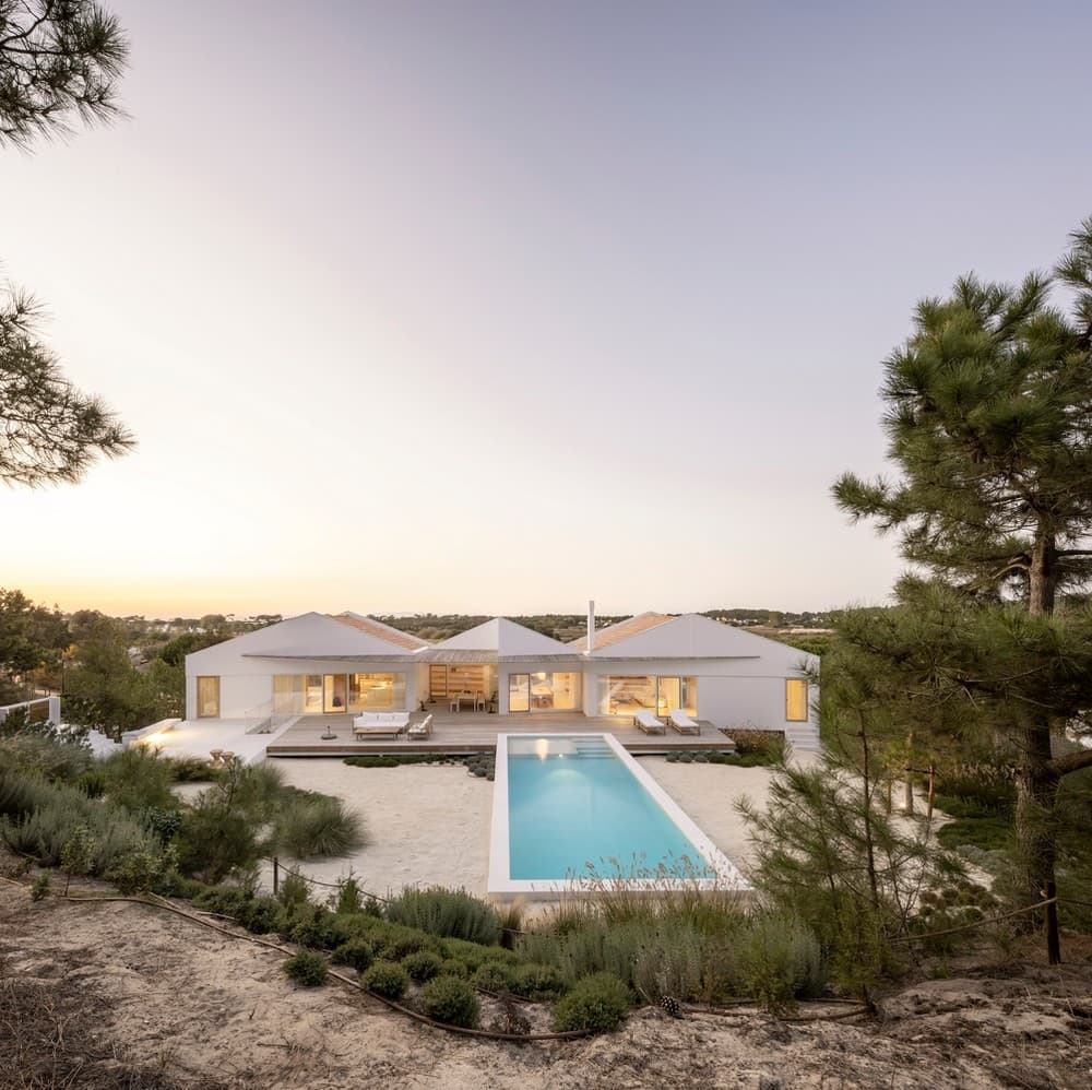 House in Praia do Pego / Falcão de Campos