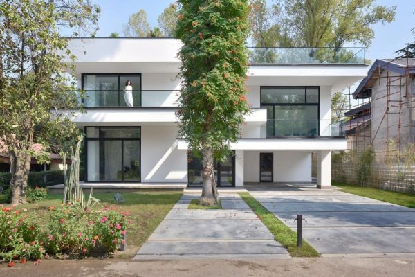 Ferdows Villa / Kourosh Rafiey Design Studio