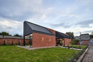 House Among Gardens / TEC Taller EC