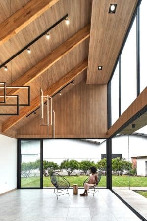 House Among Gardens / TEC Taller EC