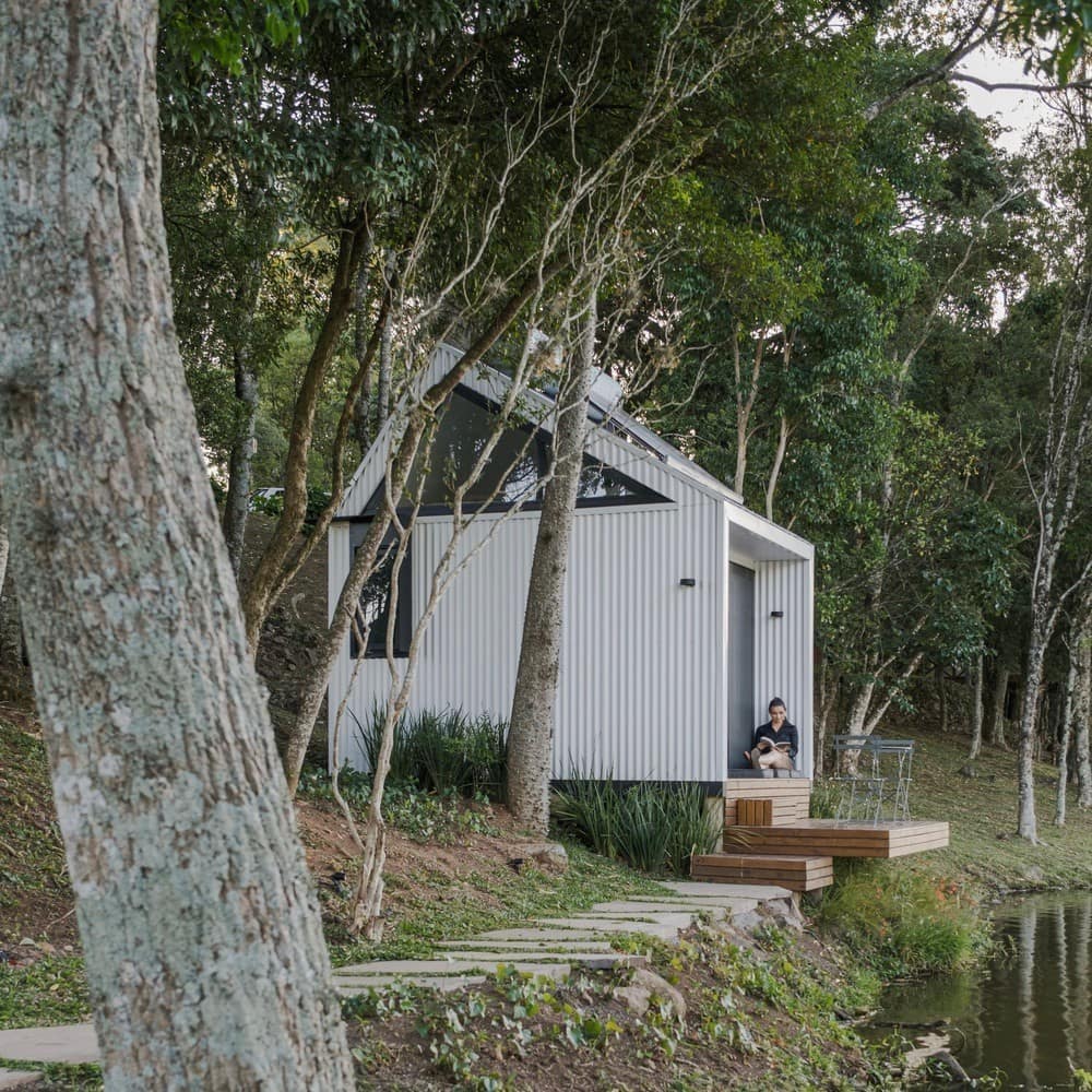 Refuge in the Valley / Oazo + Zanesco Arquitetura