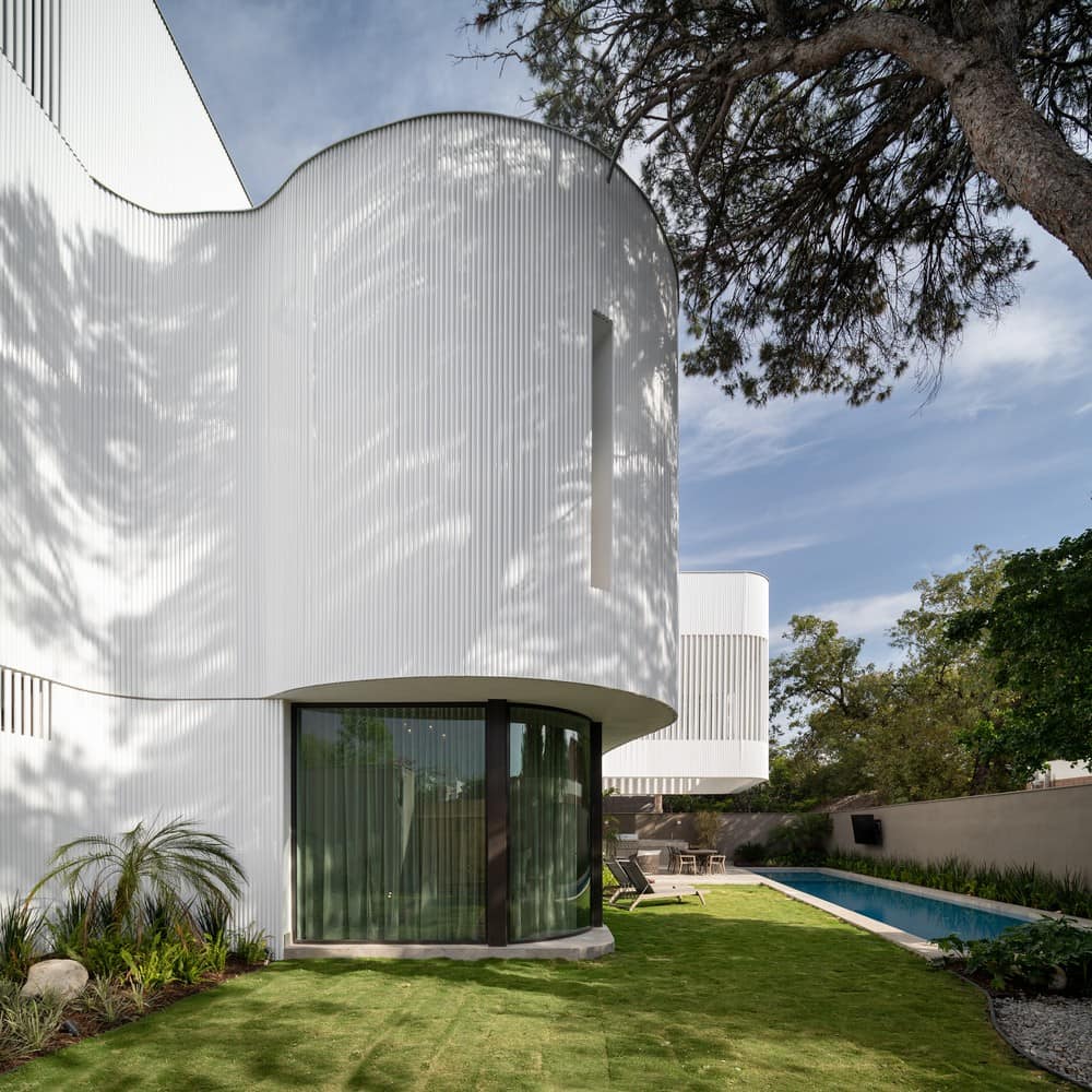 Casa Ferrum / Miró Rivera Architects + Ibarra Aragón Arquitectura