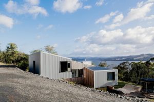 Darkwood Residence / Cumulus Studio