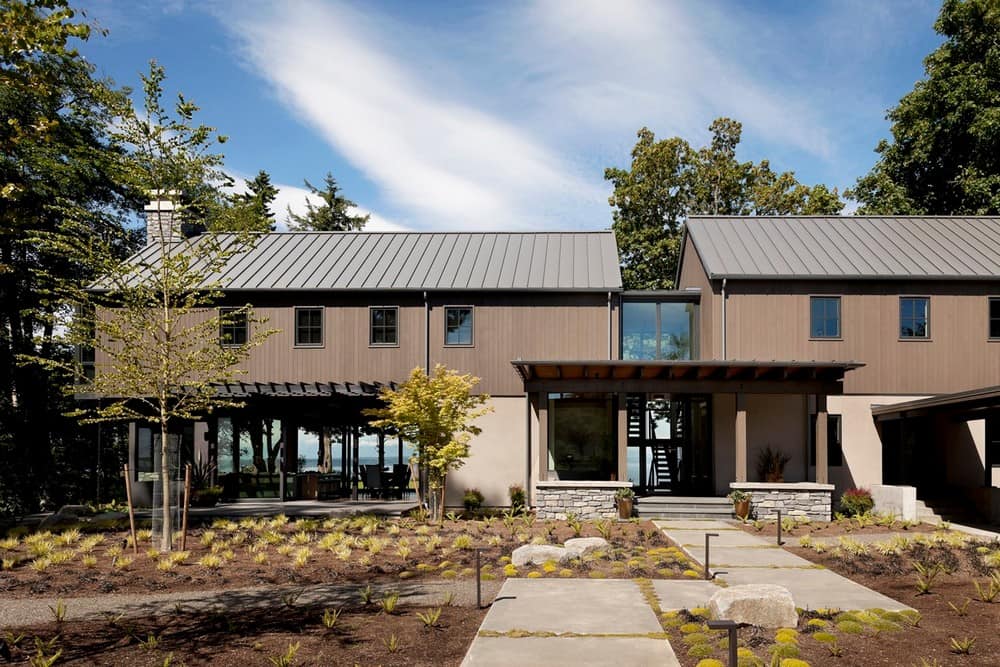 Whidbey Farmhouse / DeForest Architects