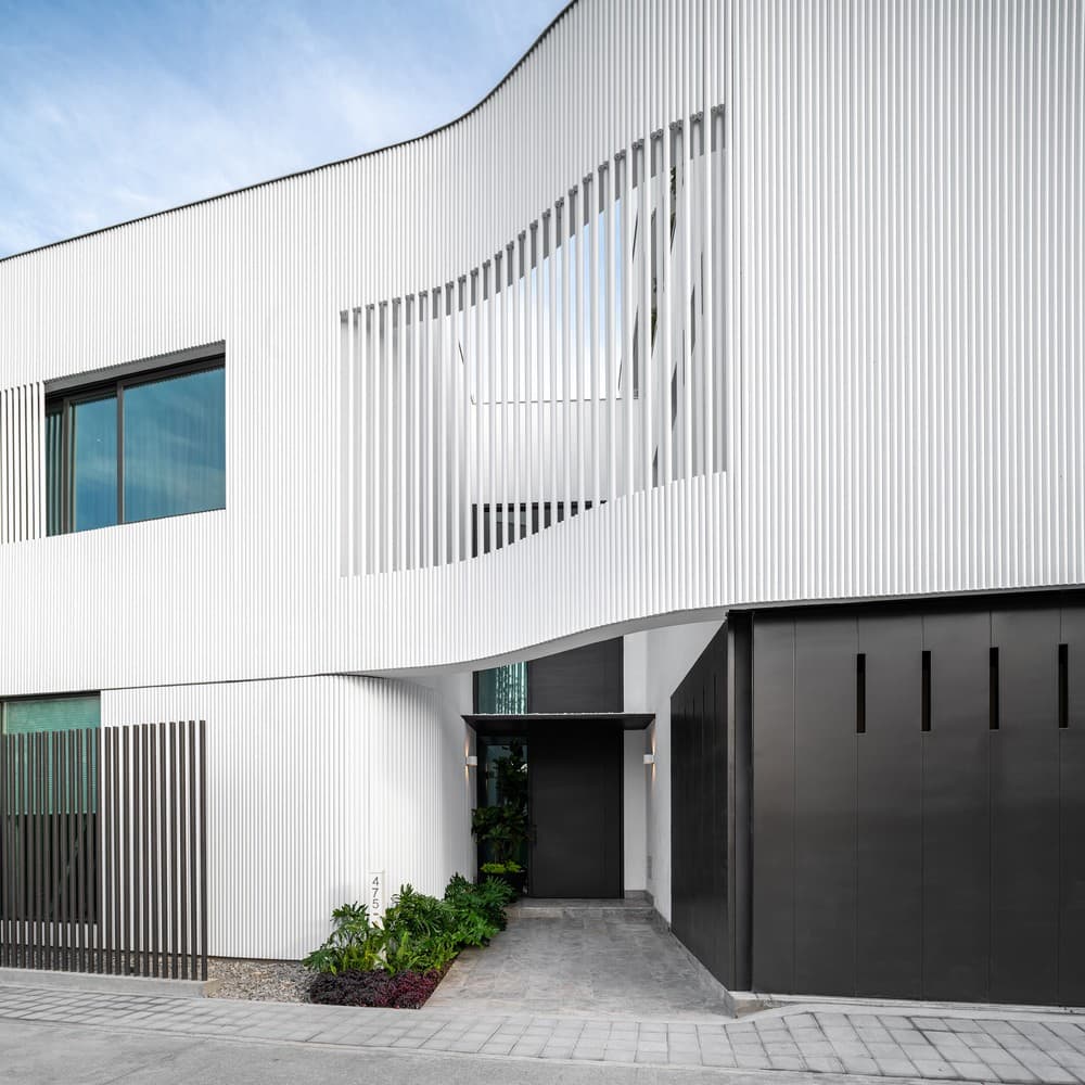 Casa Ferrum / Miró Rivera Architects + Ibarra Aragón Arquitectura