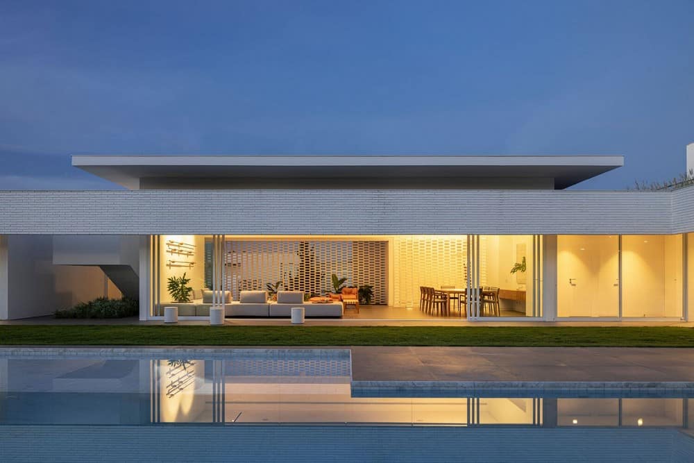 White Bricks House / BLOCO Arquitetos