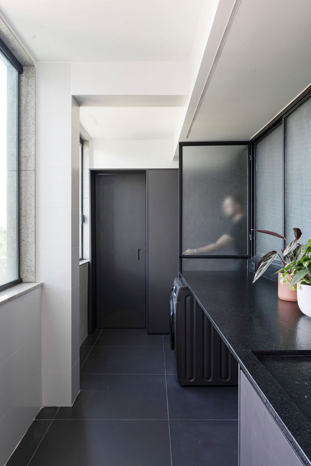 Carbon Apartment / CoDA Arquitetura