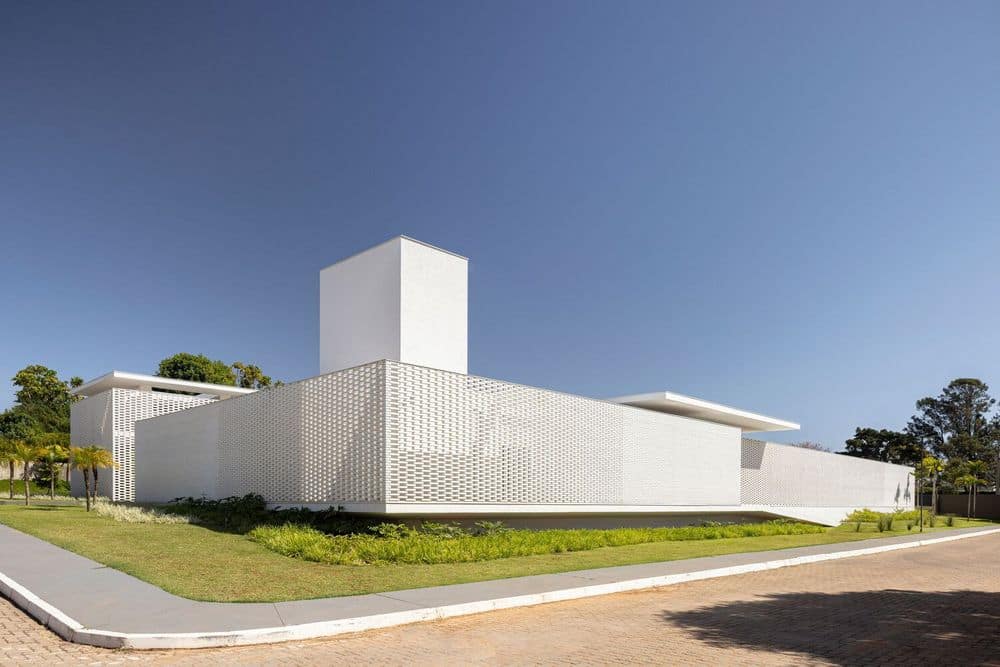 White Bricks House / BLOCO Arquitetos