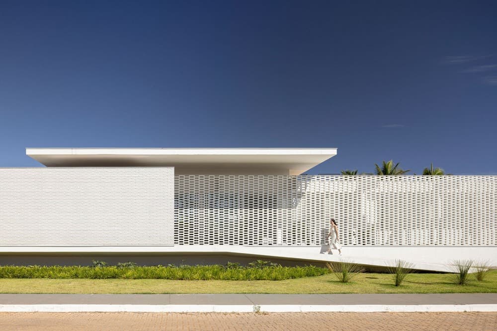 White Bricks House / BLOCO Arquitetos