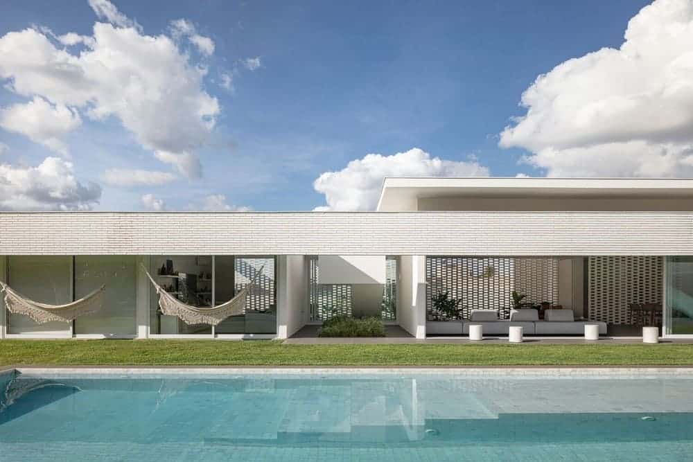 White Bricks House / BLOCO Arquitetos