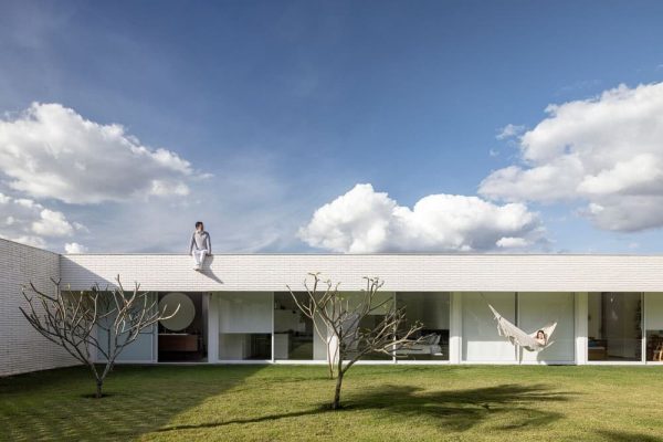 White Bricks House / BLOCO Arquitetos