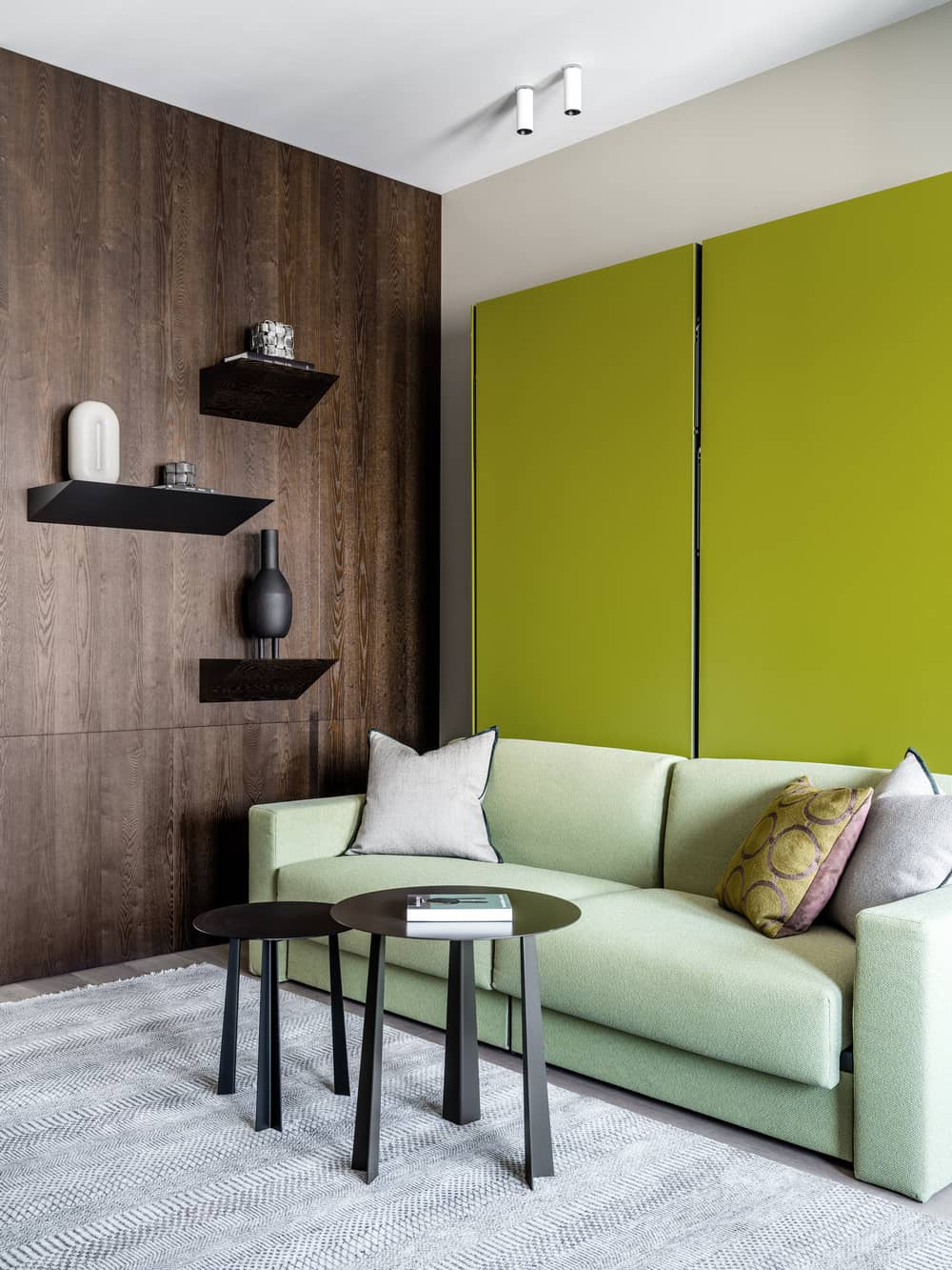 Wooden Textures and Green Shades / Alexander Tischler