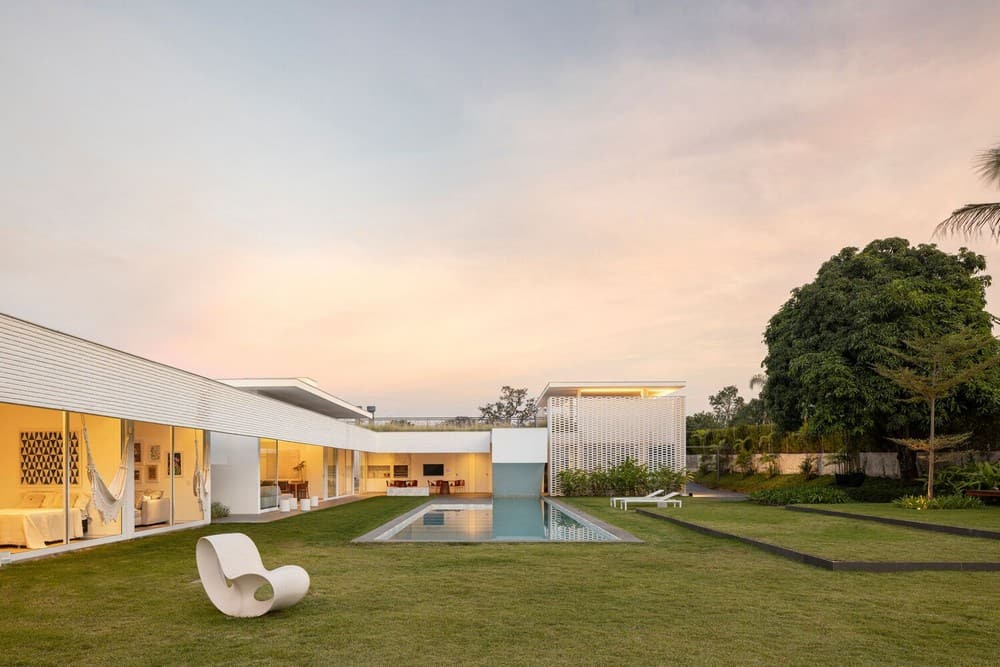 White Bricks House / BLOCO Arquitetos