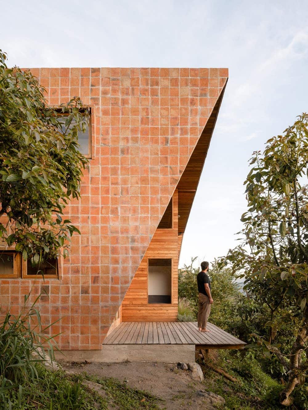 Perucho House / Pedro Calle + El Sindicato Arquitectura