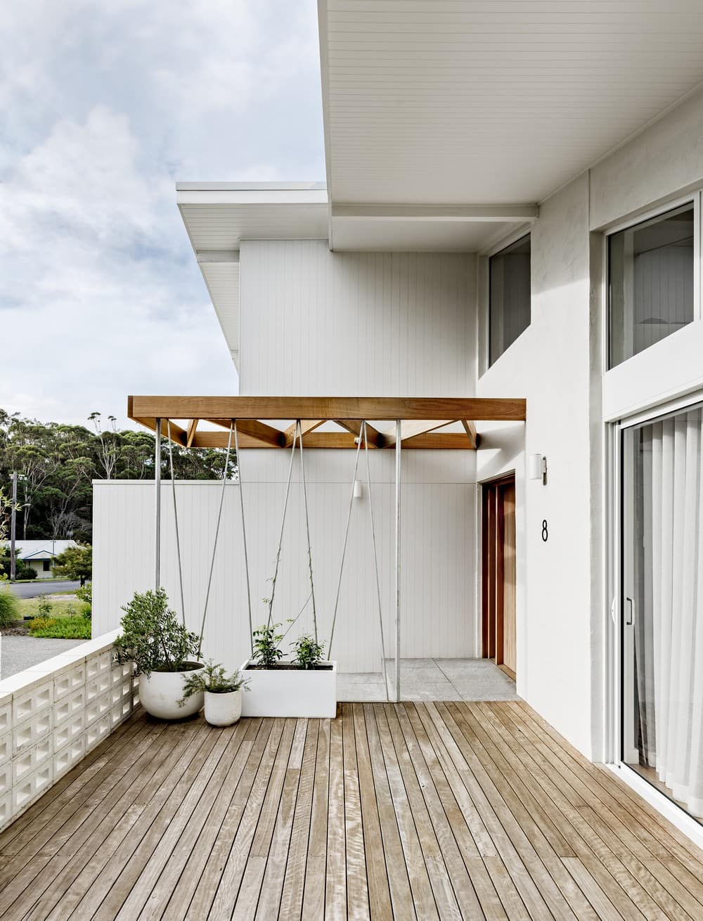 Mollymook Beach House / Jost Architects