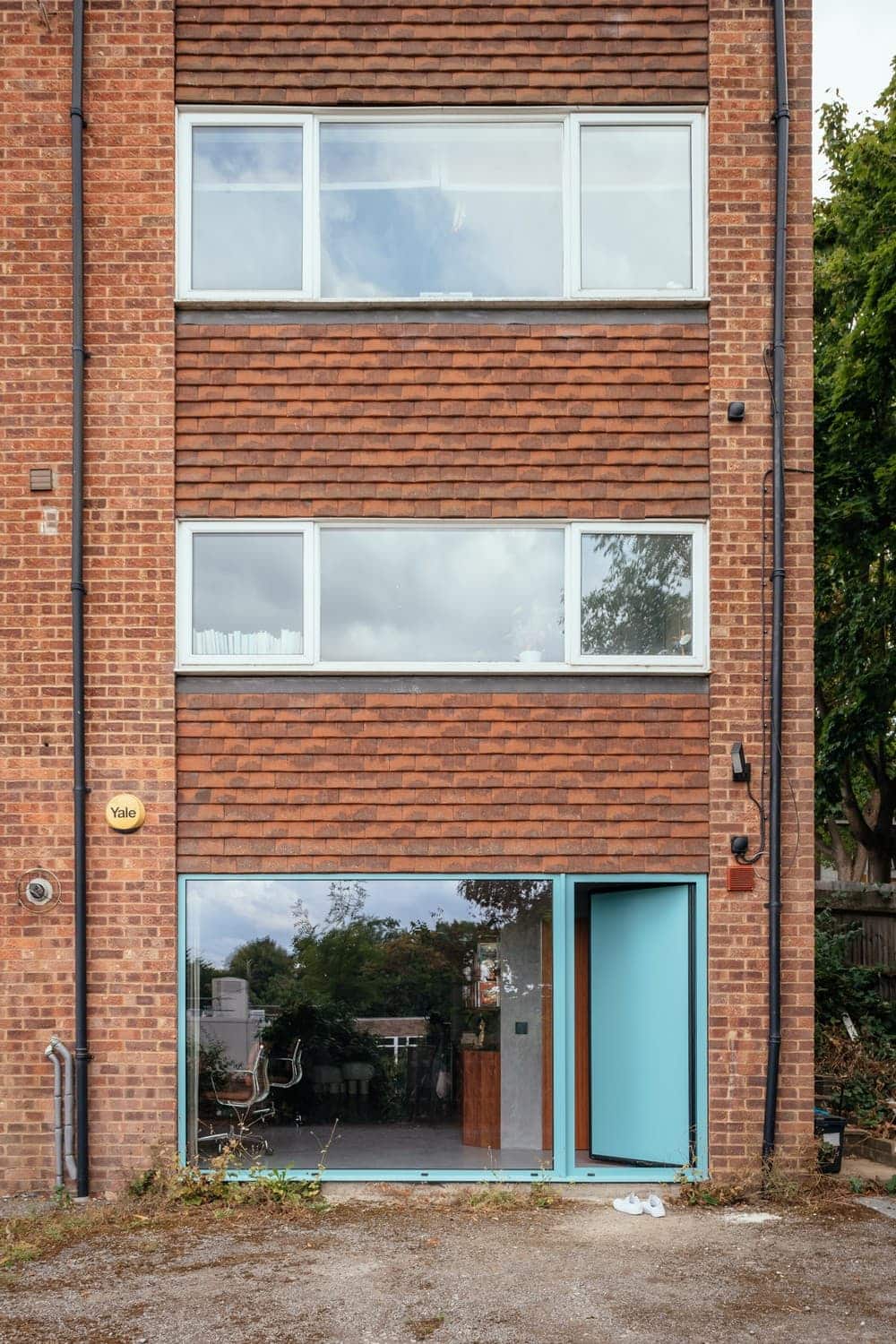 Home Office for a Neurosurgeon and a Software Engineer in a 30 sqm Garage Conversion