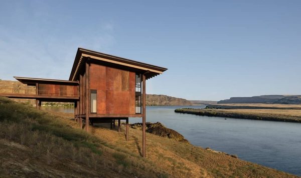 West Bar, a New Home Perched Above the Columbia River in Eastern Washington State