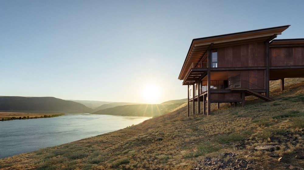 West Bar, a New Home Perched Above the Columbia River in Eastern Washington State