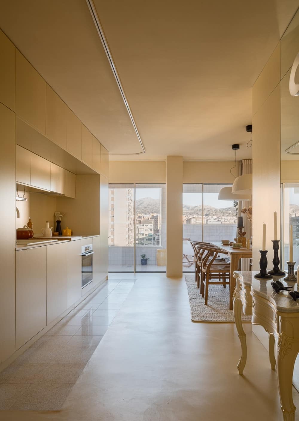 dining area, kitchen