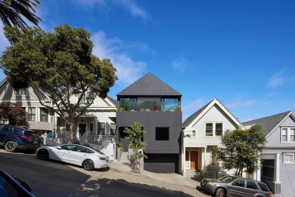 The Silver Lining House / Mork-Ulnes Architects