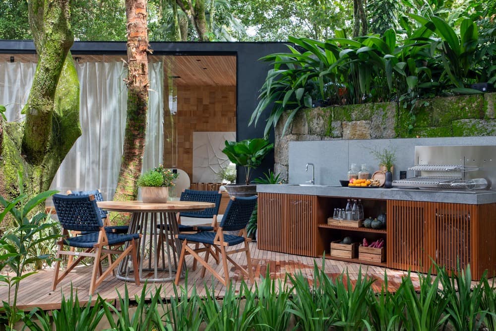 outdoor kitchen