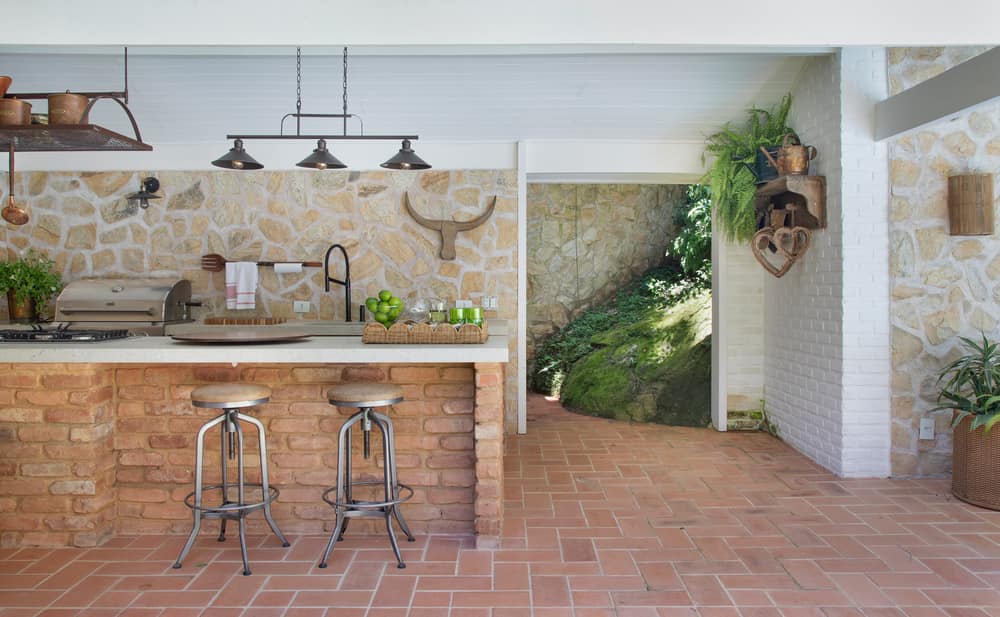 outdoor kitchen