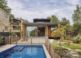 West Bend House / MRTN Architects