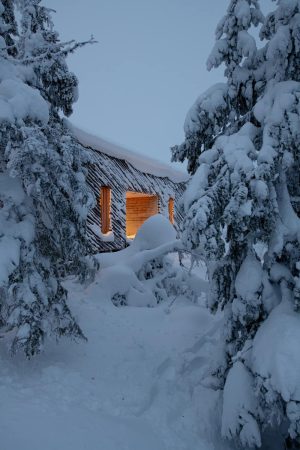 Skigard Hytte / Mork-Ulnes Architects