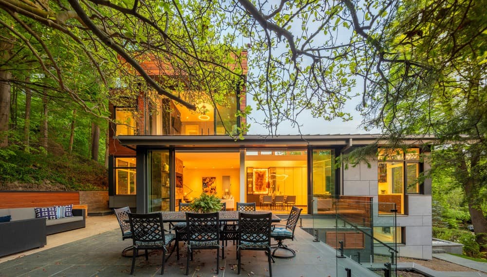 outdoor dining area, patio