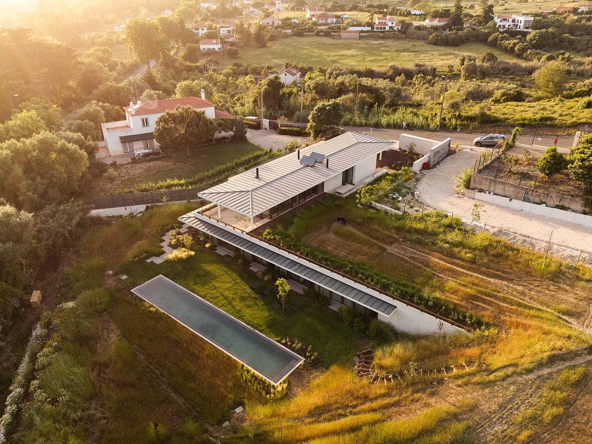 House in Galamares / Vasco Lima Mayer