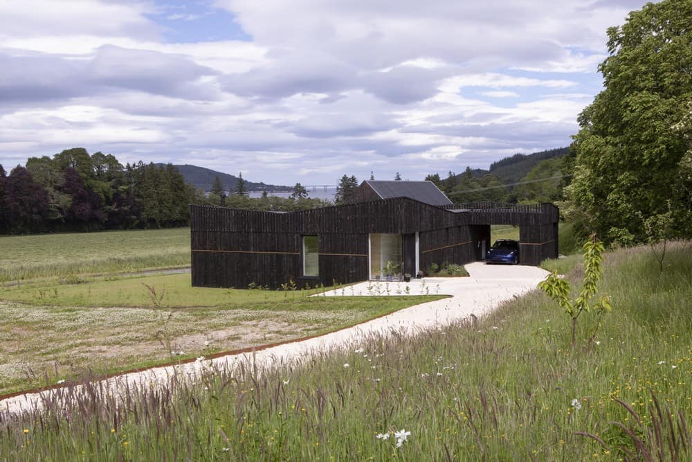 An Office Two Houses / Loader Monteith