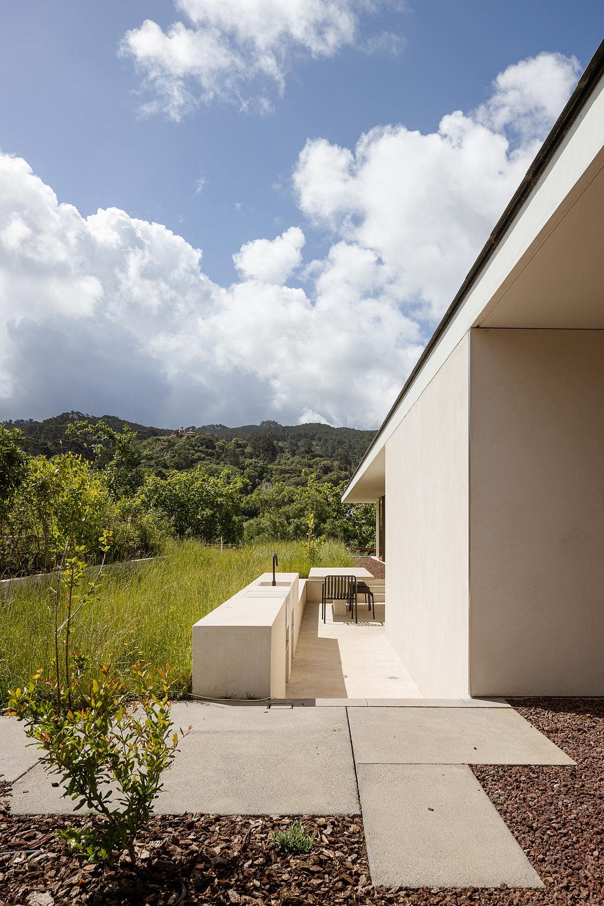 House in Galamares / Vasco Lima Mayer