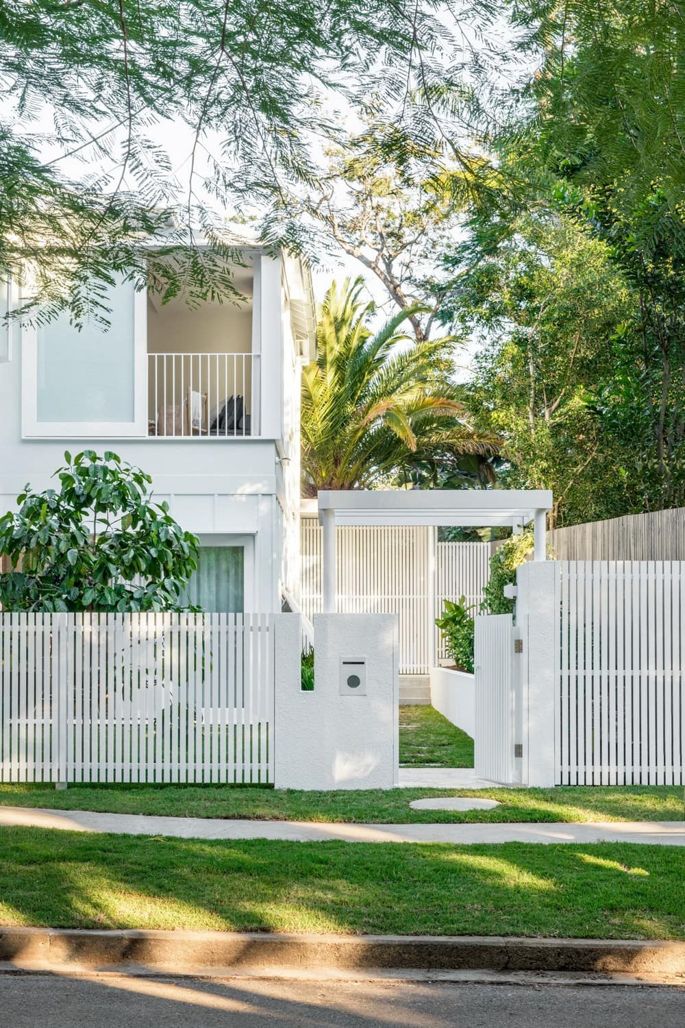 Banya Street House / Dah Architecture