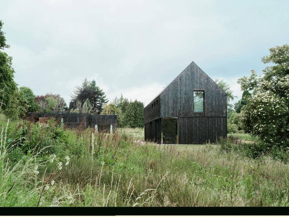 An Office Two Houses / Loader Monteith