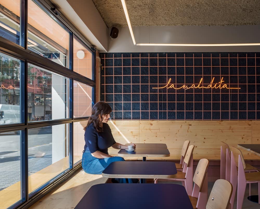 LaMalDita Restaurant / LoCa Studio