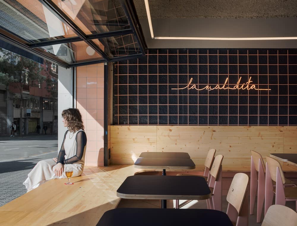 LaMalDita Restaurant / LoCa Studio