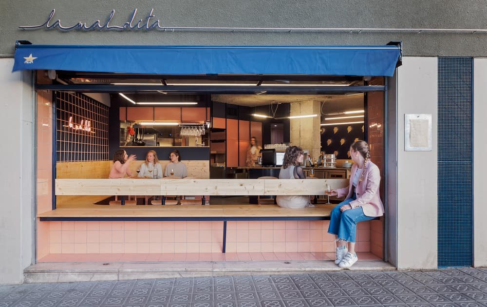 LaMalDita Restaurant / LoCa Studio