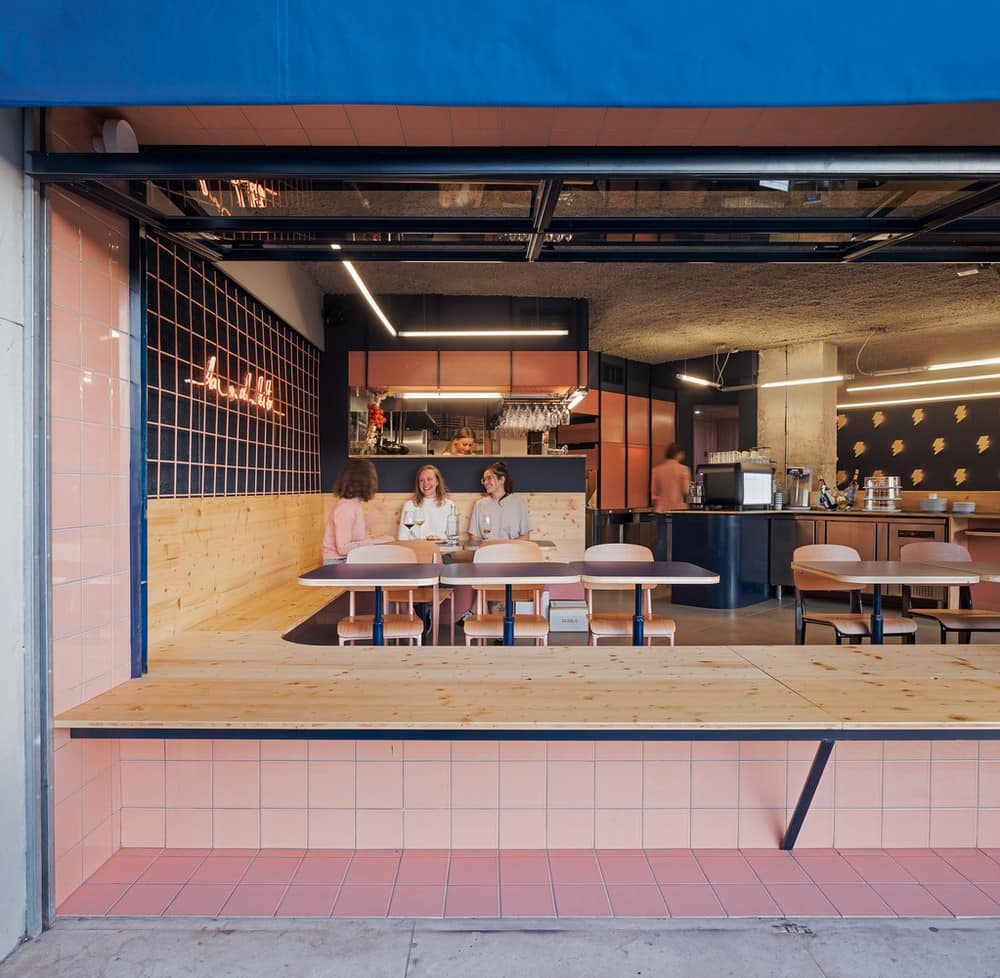 LaMalDita Restaurant / LoCa Studio