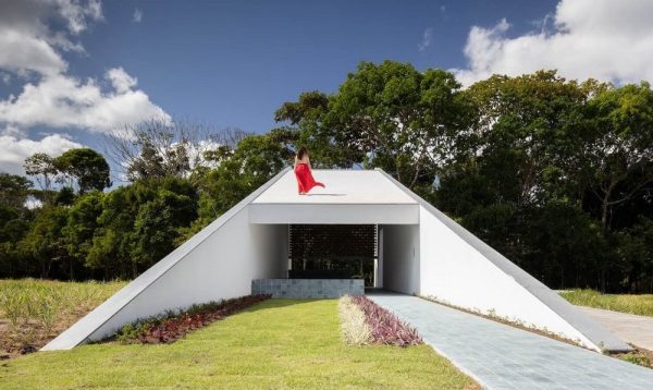 Templo Aldeia / NEBR Arquitetura