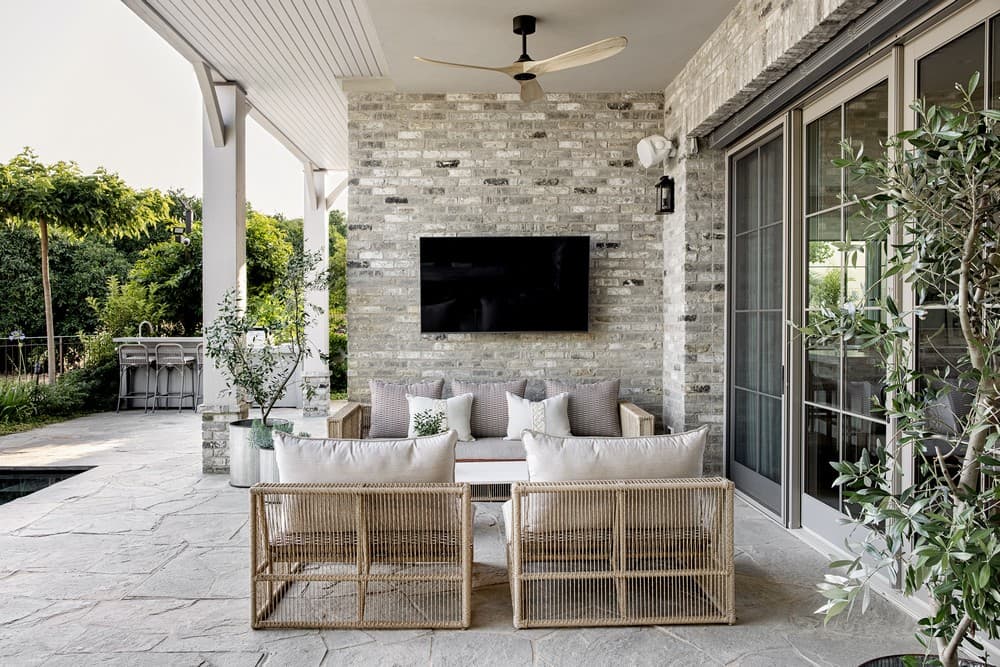 outdoor living area