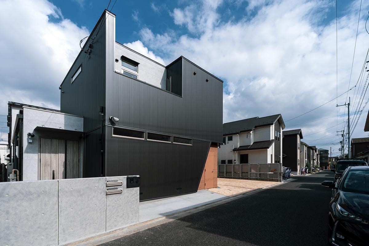 Motorhead House / Chiasma Factory