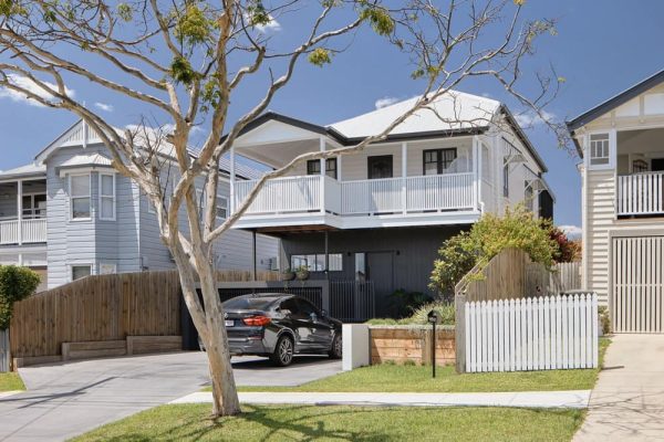 The Wrapped Bungalow / Maytree Studios