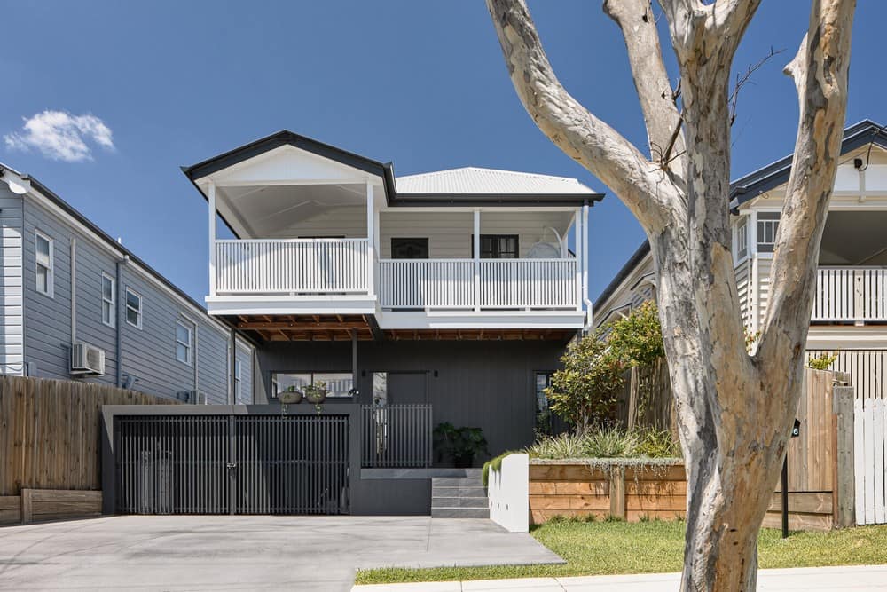 The Wrapped Bungalow / Maytree Studios