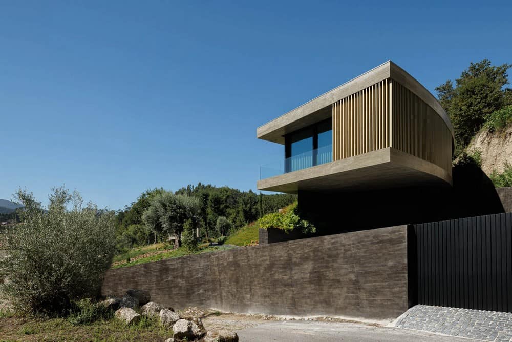 Bouro House / Mutant Architecture and Design