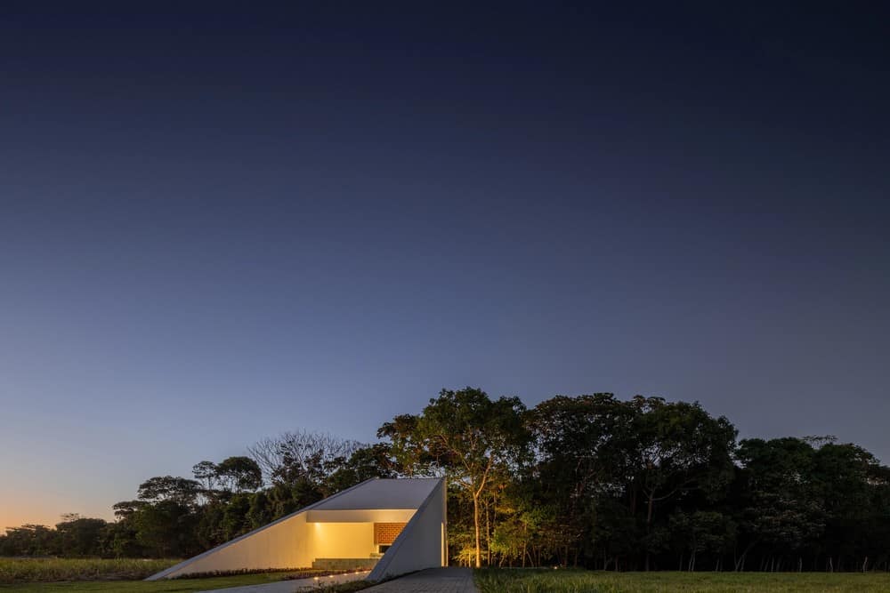 Templo Aldeia / NEBR Arquitetura